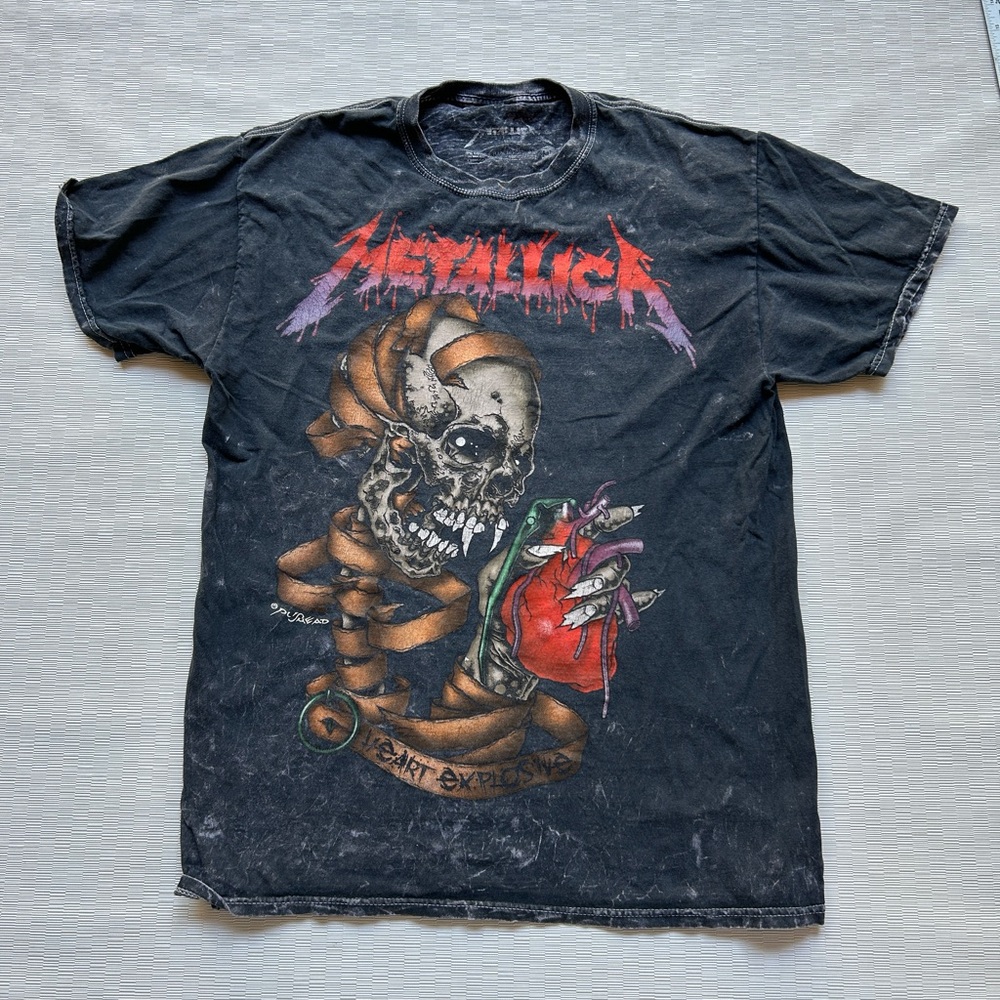 Metallic men’s t shirt graphic vintage heart explosive t shirt Sz medium